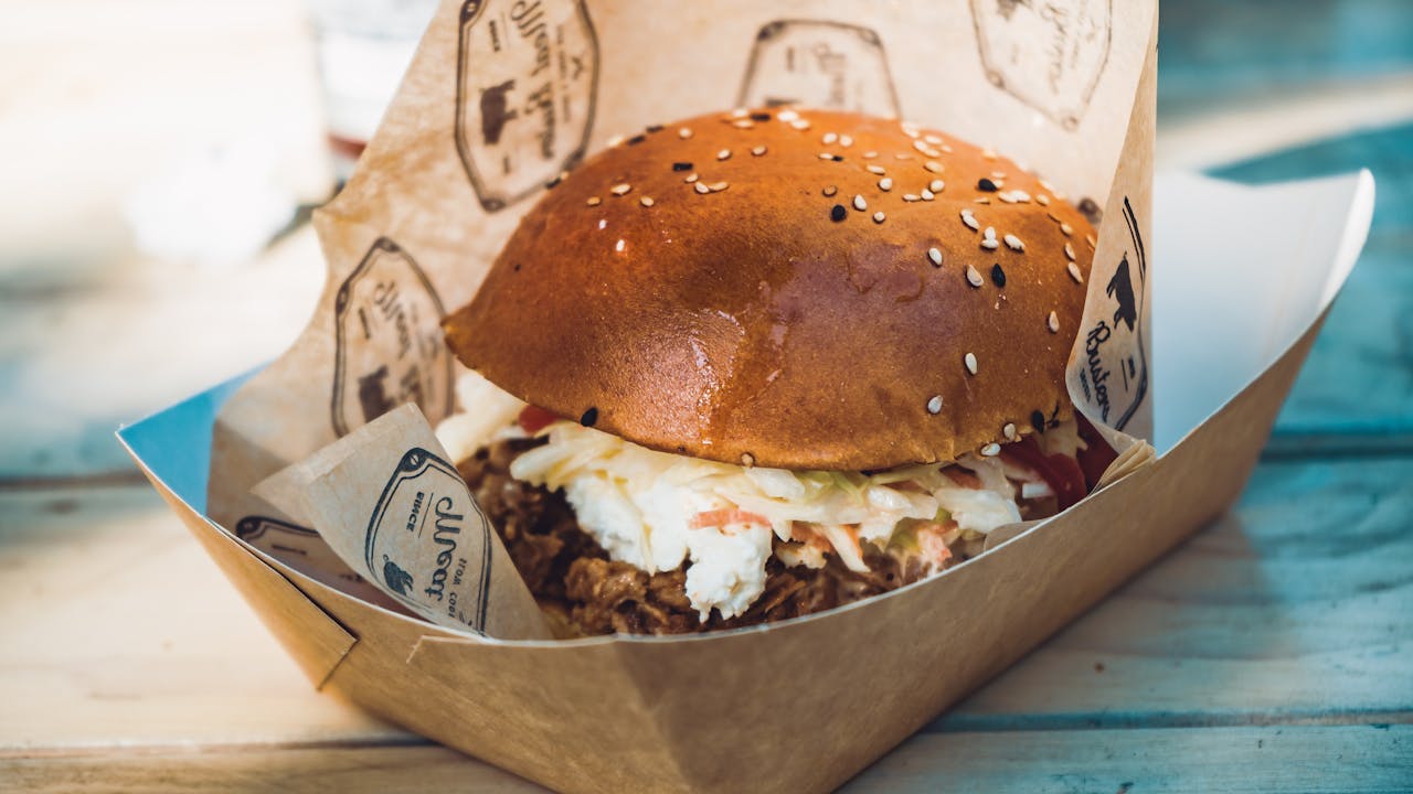 Burgery Białystok – jak rozpoznać naprawdę dobrego burgera?